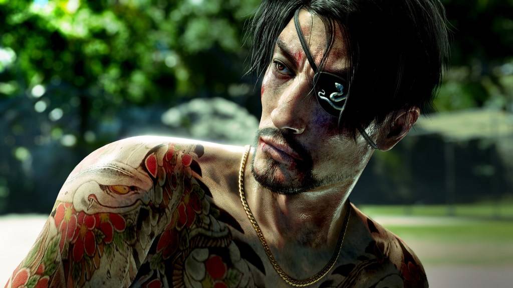 Like a Dragon: Pirate Yakuza in Hawaii, Goro Majima con vegetación detrás de él.