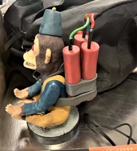 TSA ostrzega przed lataniem z Call of Duty Zombies Monkey Figurine
